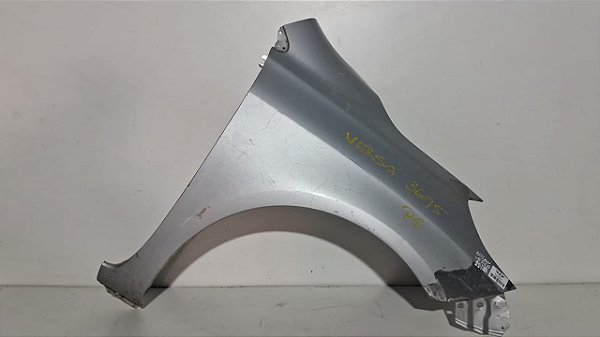 Paralama Direito Nissan Versa 2011 a 2019 Com detalhe