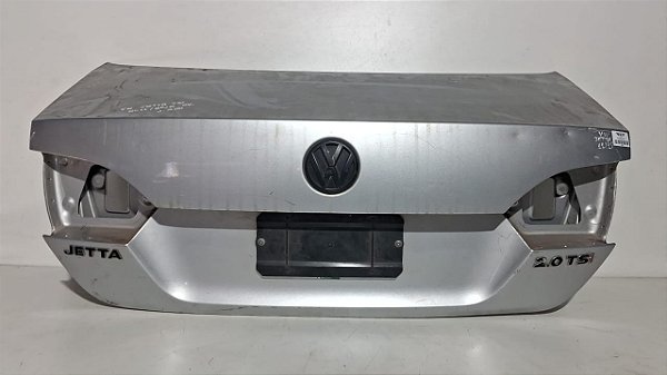 Tampa Traseira Sedan Vw Jetta 2011 a 2015 Com detalhe