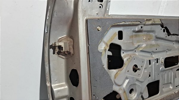 Porta Dianteira Direita Vw Gol 1995 a 1999 2 pts Com detalhe