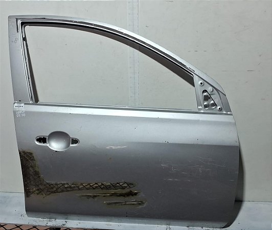 Porta Dianteira Direita Nissan Versa 2013 a 2018 Com detalhe