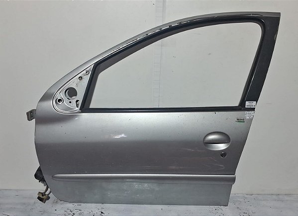 Porta Dianteira Esquerdo Peugeot 206/207 1998 a 2009 detalhe