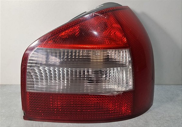 Lanterna Lado Direito Audi A3 2001 a 2006 Com detalhe