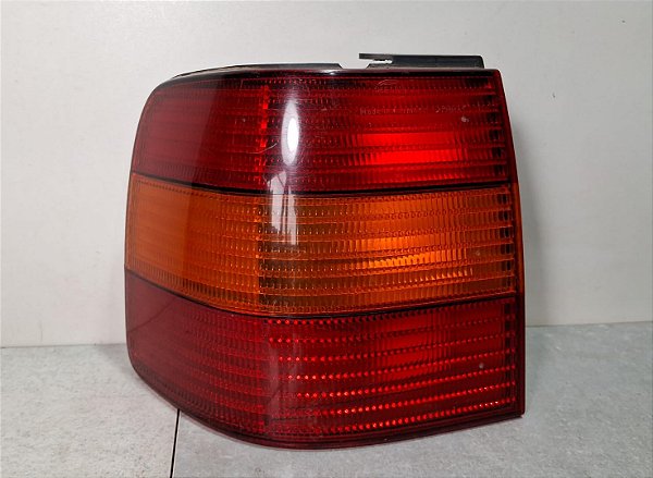 Lanterna Lado Esquerdo Vw Passat 1997 a 1999 Com detalhe