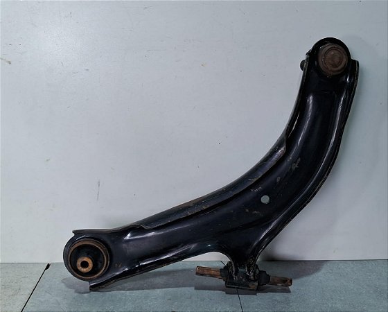 Bandeja Suspensão Direito Nissan Sentra 2007 a 2012 Com detalhe