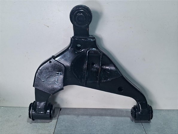 Bandeja Suspensão Direito Inferior Toyota Hilux 2005 a 2015