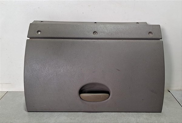 Tampa Porta luvas Citroen Xsara Picasso 2001 a 2008 detalhe