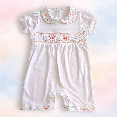 Macaquinho Smock Flamingo Rosa - Branco Liso