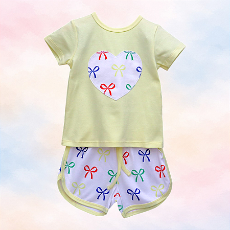 Pijama Blusa e Shorts MC - Coração com Laço