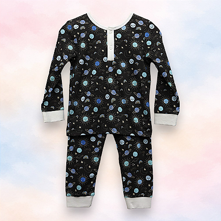 Pijama Blusa e Calça ML - Astros Fundo Preto Menino