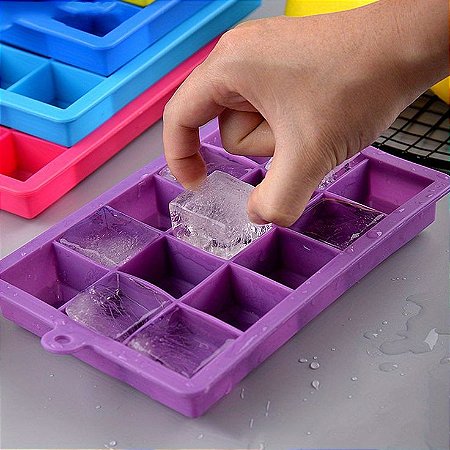 Forma De Gelo Silicone Roxo 15 Cubos Com Tampa