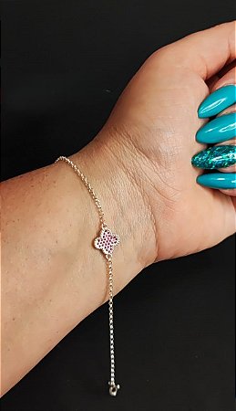 Pulseira trevo cravejada rosa