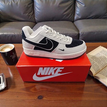 Nike Air Force Bege com Preto Premium