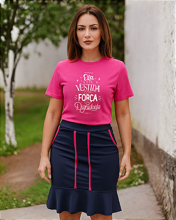 T-shirt Vestida com força e dignidade
