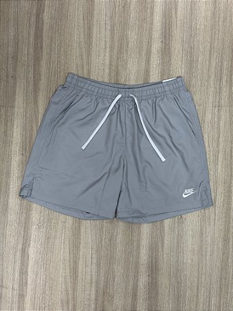Bermuda Nike Club Flow Praia Cinza