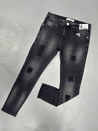Calça Jeans Modelo jogador