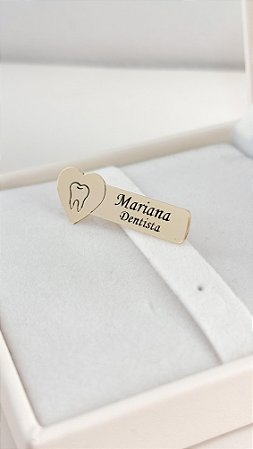 Broche Personalizado Profissional – Coração com Dente Banhado a Ouro 18k