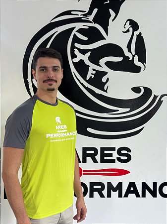 CAMISETA ARES VERDE LIMA COM RECORTE E GOLA COR CHUMBO