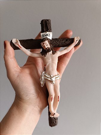 Crucifixo em resina