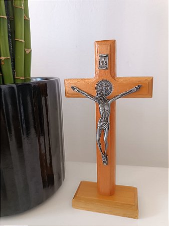 Crucifixo de mesa e parede
