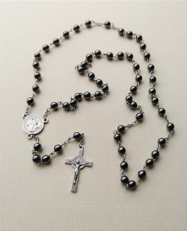 Terço de Hematita com Medalha de São Bento