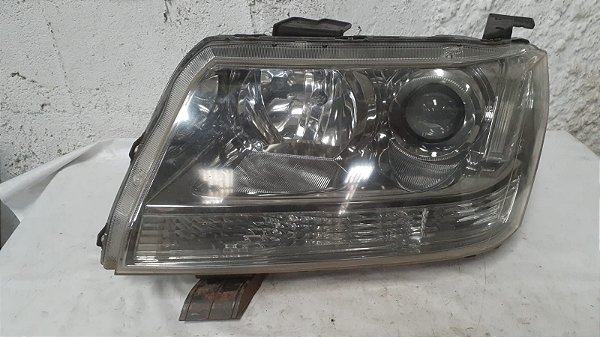 Farol Dianteiro Esquerdo Suzuki Grand Vitara 2.0 16V 2009 a 2015