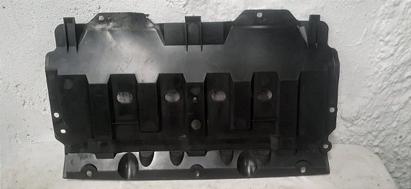 Tampa Frontal do Motor Suzuki Grand Vitara 2.0 – 2009 a 2015 com detalhe