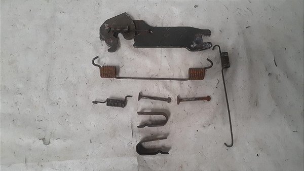 Regulador com Molas da Sapata de Freio Lado Direito (LD) Suzuki Vitara 1991 a 1998