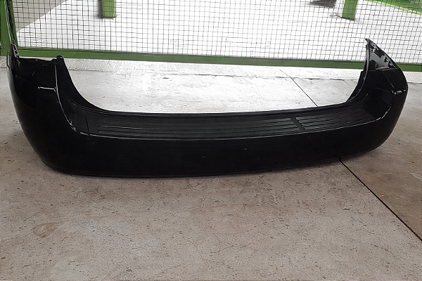 Para-choque Traseiro com Detalhes Kia Carnival 2012