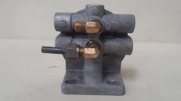 Carcaça do Filtro de Combustível Diesel Land Rover Defender 90 2.5 8V – 1998 a 2001