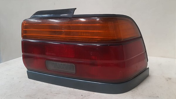 Lanterna Traseira Lado Direito com Detalhe Toyota Corolla 1.6 1994 a 1995