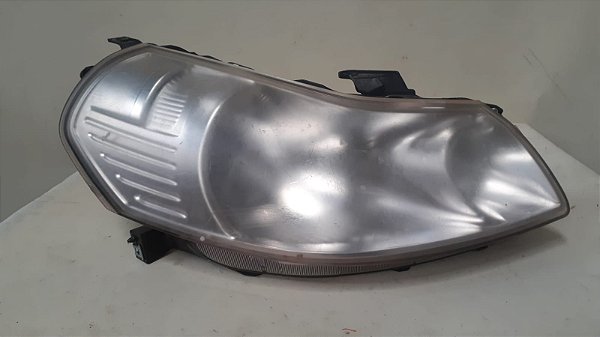Farol Lado Direito Suzuki SX4 2.0 16V 2011-2012 FJA4425
