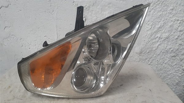 Farol Direito Kia Carnival 3.5 24V 2012