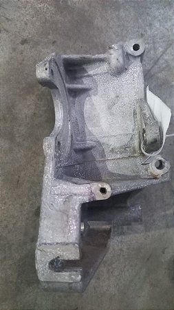 Suporte da Bomba da Direção Hidráulica Mitsubishi Pajero TR4 2.0 16V 2005