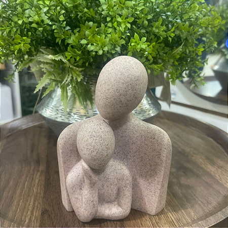 ESCULTURA CASAL EM RESINA BEGE10X6X15CM