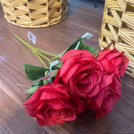 BUQUÊ DE  ROSAS X7 VERMELHO 35CM