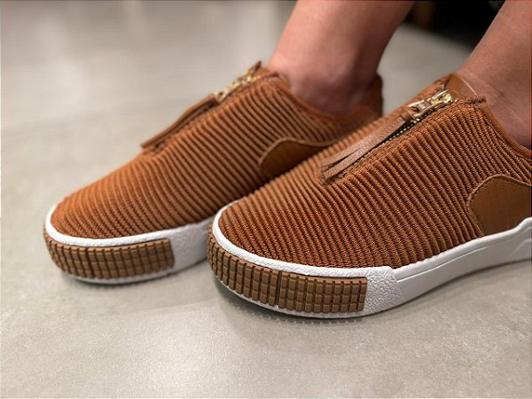 Tênis Tricô com Fecho Caramelo