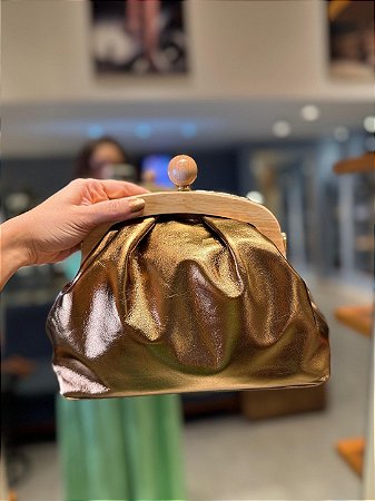 Bolsa Bronze com Fechamento em Madeira
