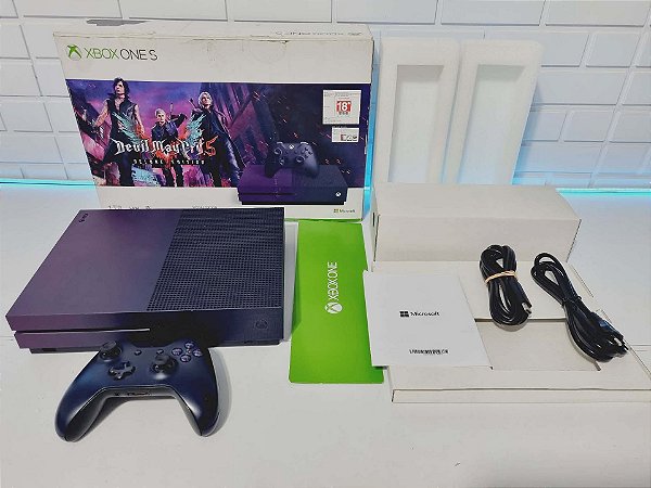 472- Console Xbox One S edição Devil May Cry 5