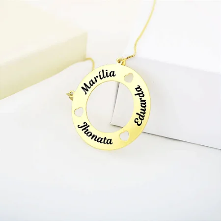 Colar Medalha De Nomes Com Coração Vazado