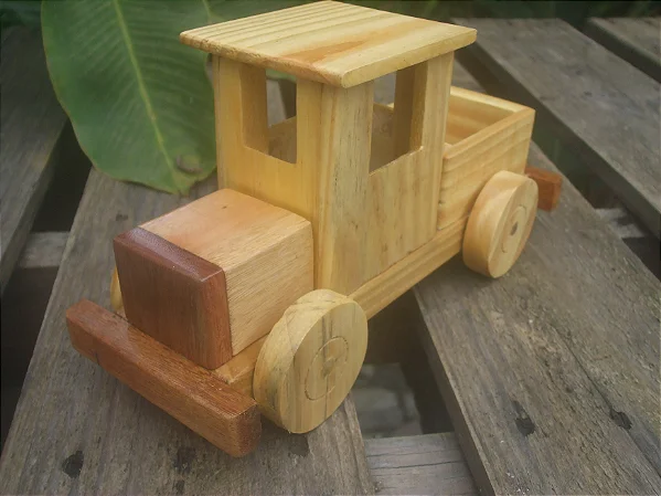 Carrinho de Madeira