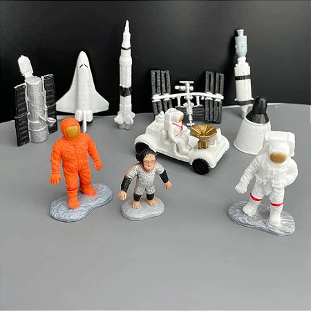 Miniaturas e flashcards astronautas e foguetes