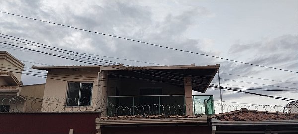 Casa geminada com entrada independente