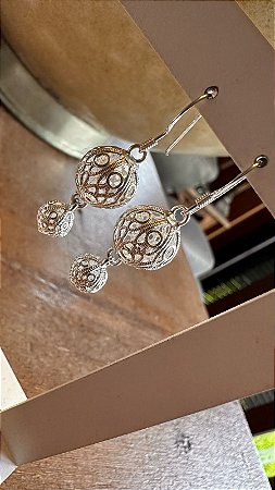 Brinco anzol renda em prata