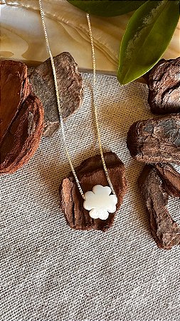 Colar Trevo Madrepérola