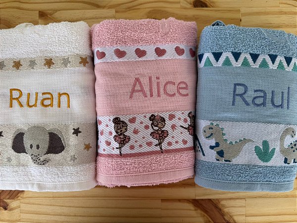 Toalha de Banho infantil Bordada com nome Personalizado