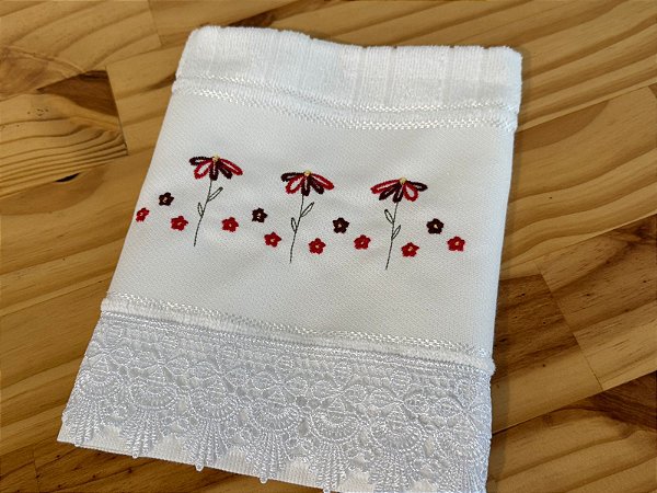 Toalha de Lavabo Branca Bordada Flor Vermelha com Renda Guipir