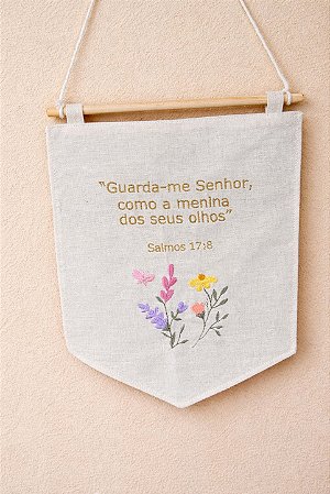 Flâmula Bordada Menina Oração Salmos 17:8 Flores