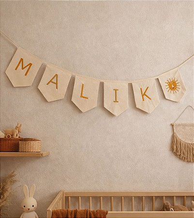 Varal de Bandeirolas Bordado Personalizado Nome + Leão Boho