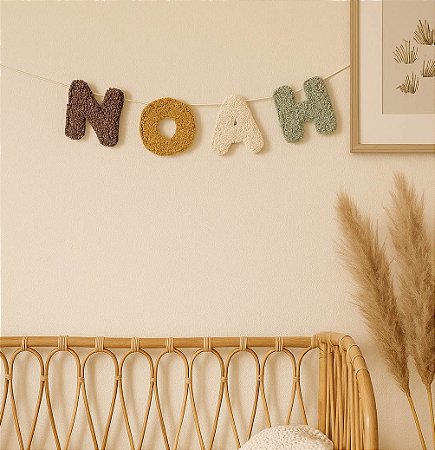 Varal com Nome para Decorar Quarto do Bebê Bordado à mão
