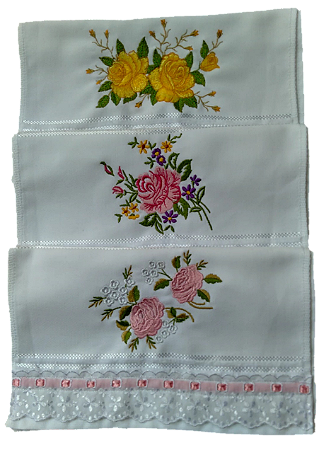 Jogo kit toalhas Bordada, De Mão, Lavabo. Contém 3 peças com lindas Rosas e Barra emTira Bordada. 30 x 45 cm